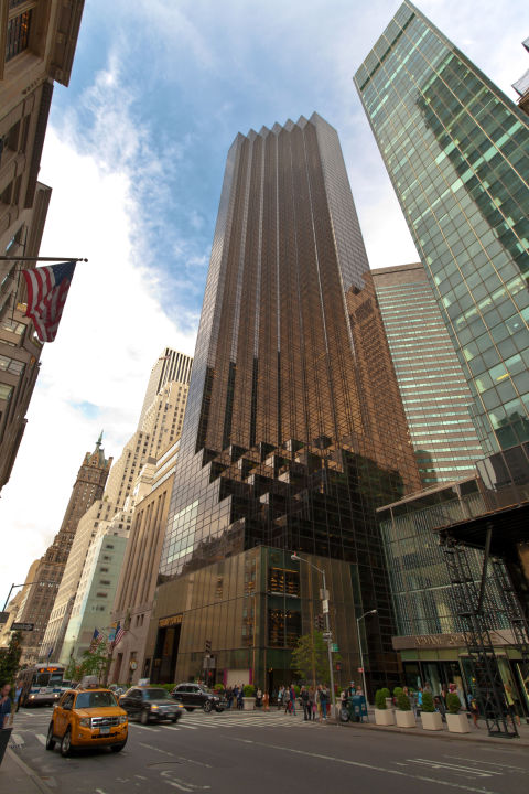 Nơi cư ngụ chính của gia đình Trump là penthouse ở Trump Tower - tọa lạc tại 725 Fifth Avenue, New York.